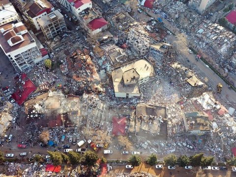53 min nəfərin öldüyü dəhşətli zəlzələnin&nbsp;İKİNCİ İLİ