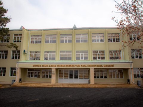 Şəmkirdə təmirə bağlanan məktəbin açılışı olub