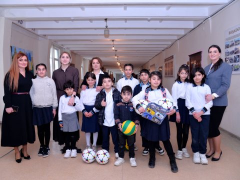 Məktəbdə uşaq sığınacağının sakinləri ilə görüş