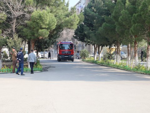 Məktəbin həyətyanı sahəsindəki yardımçı tikilidə yanğın olub