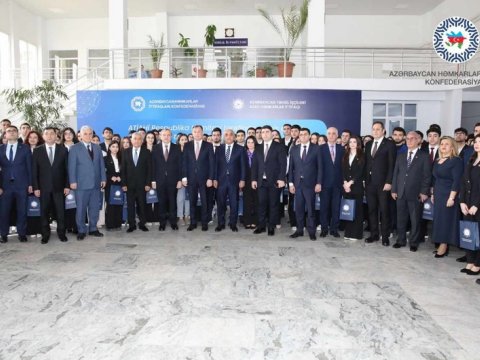 Bir qrup tələbəyə adlı təqaüd verilib