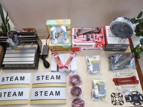 Məktəblərdə STEAM otaqlarına yeni avadanlıqlar verilib