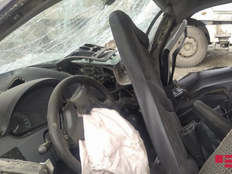 Avtomobil 21 yaşlı piyadanı vuraraq öldürüb