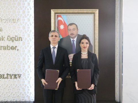 Azərbaycan Universiteti və Sosial Tədqiqatlar Mərkəzi memorandum imzalayıb