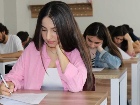 Qəbul imtahanı: 75 mindən çox abituriyent ərizəsini təsdiqləyib