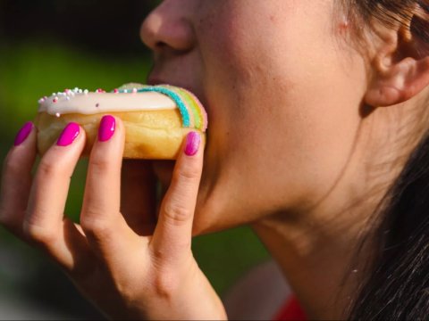 Yeniyetmələrdə gec yemək vərdişlərinə bioloji saat təsir edə bilər -&nbsp;TƏDQİQAT