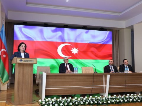 AzMİU-nun rektoru yüksək nəticə göstərən tələbələrlə görüşüb