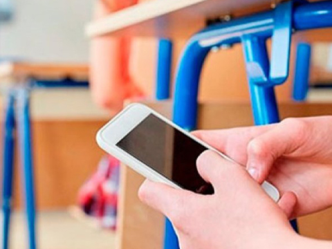 İmtahanda 3 nəfərdən telefon aşkarlandı