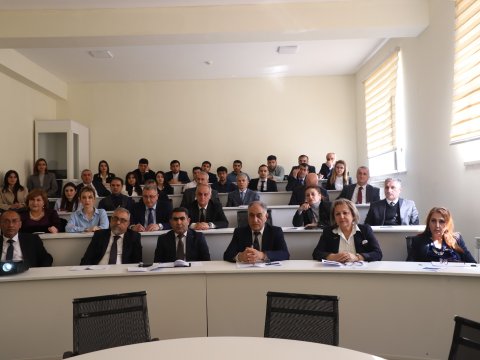 LDU-da &ldquo;Elm günü&rdquo;nə həsr olunmuş Dəyirmi masa keçirilib