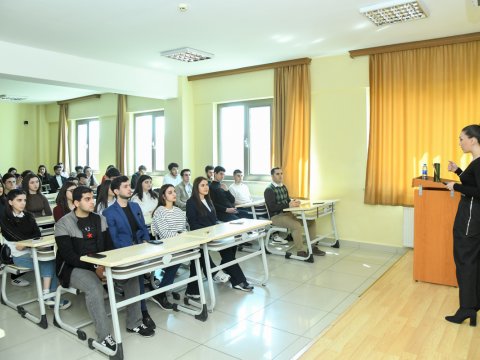BMU tələbələrinə karyera mövzusunda təlim keçirilib