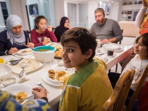 Deputat valideynlərə səsləndi: “Övladlarınızın oruc tutmasına mane olmayın”