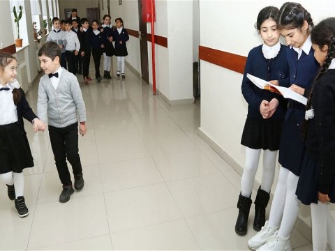 Məktəblərdə tənəffüs: Çox dərs, az istirahət...