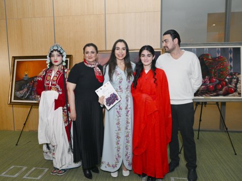 Leyla və Arzu Əliyevalar Çin dili təhsili alan tələbələrlə -&nbsp;FOTO