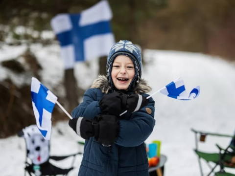8-ci dəfə dünyanın ən xoşbəxt ölkəsi seçildi