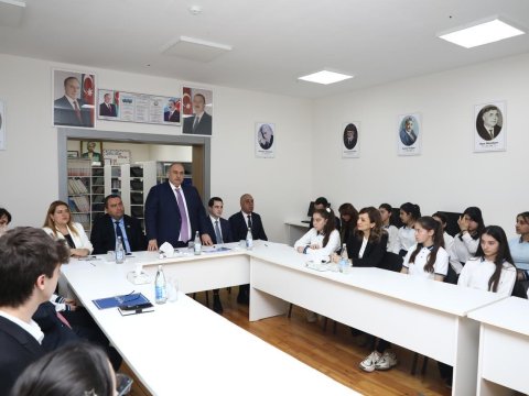 BSU-nun rəhbərliyi Qubada məktəblilərlə görüşüb