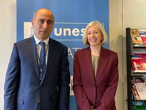 Paris səfəri çərçivəsində ikitərəfli görüşlər davam edir