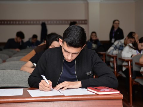 Tələbə yaz məktəbləri uğurla davam edir 