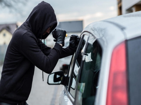 Bakıda gənc oğlan "Nissan"ı qaçırıb qəza törətdi