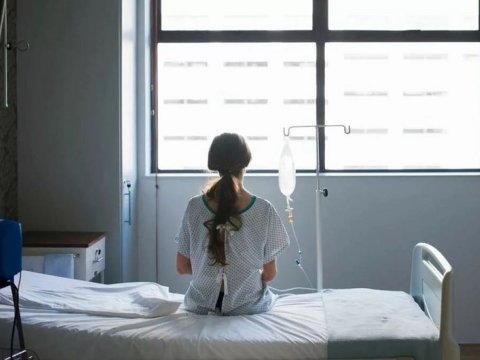 16 yaşlı qız yol-nəqliyyat hadisəsində xəsarət alıb