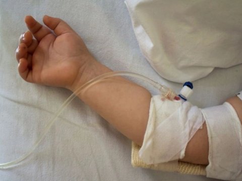 Azyaşlı kimyəvi məhluldan zəhərləndi