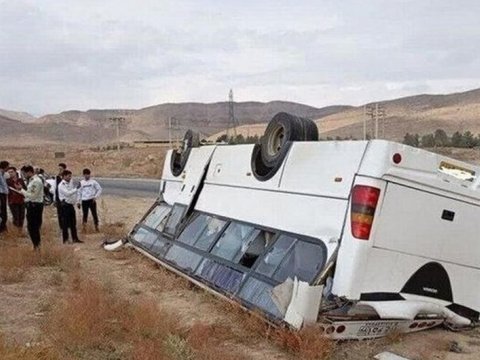 Məktəbliləri daşıyan mikroavtobus aşıb, 23 şagird xəsarət alıb