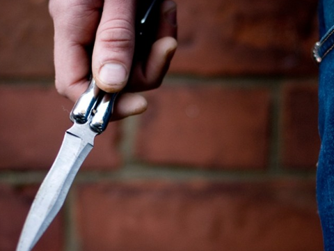 İki qardaş bir-birini bıçaqladı