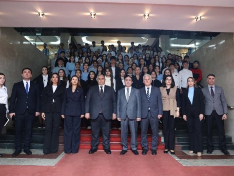 BSU-nun rektoru &ldquo;Yeni dövrün Azərbaycanı&rdquo; mövzusunda şagirdlərlə növbəti görüş keçirib