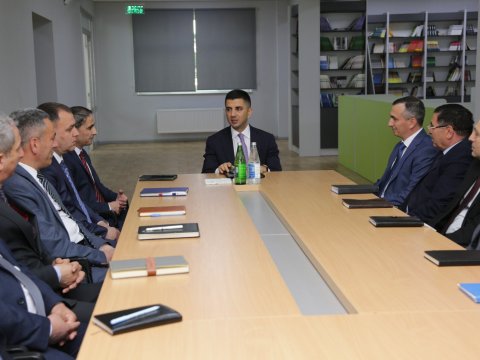 Dağlıq Şirvan Regional Təhsil İdarəsinin müdiri kollektivə təqdim olunub