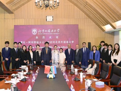Leyla Əliyeva Pekin Xarici Dillər Universitetində tələbələrlə görüşüb