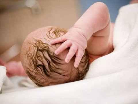 Sabirabadda doğuş zamanı körpə ölüb