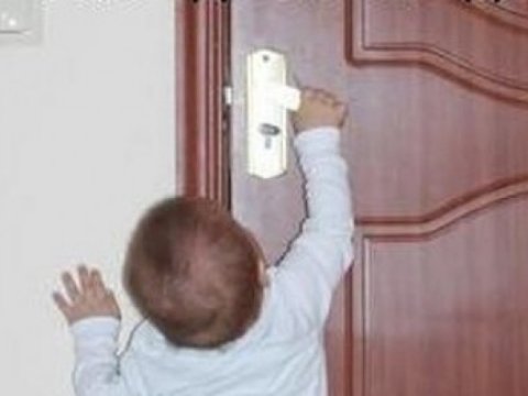 Bağlı qapı arxasında qalan azyaşlı xilas edilib