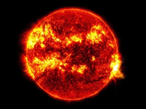 Günəşdə güclü partlayışlar olub