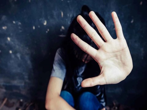 İki qız şagird digər qız şagirdi döyərək ona xəsarət yetirib