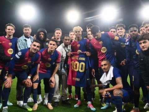 17 yaşında 100-cü matçına çıxdı