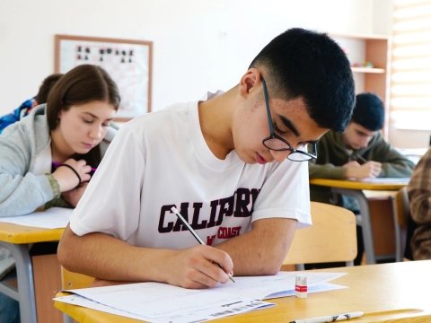 İmtahanlarda yüksək bal toplayanlar çoxalır: Suallar asanlaşıb?