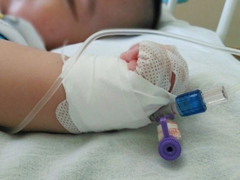 Bakıda qadın 6 aylıq övladının burnunu qırdı - Polisdən AÇIQLAMA