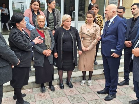 Deputat müəllimlərlə görüşdü -&nbsp;FOTO