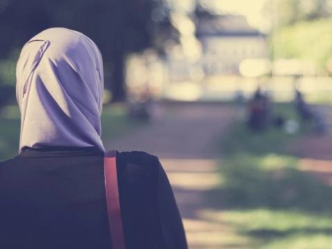 Fransada universitetlərdə hicabın qadağan olunması istənilir