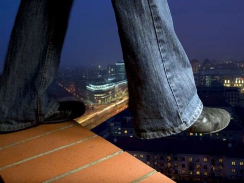 Bakıda yeniyetmə qız&nbsp;binadan yıxılaraq öldü