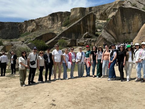 Gənclər çöl tədqiqatında iştirak ediblər