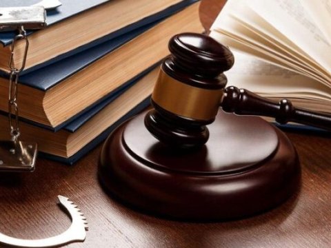 14 yaşlı qızın ölümünə görə iki həkim məhkəməyə verildi