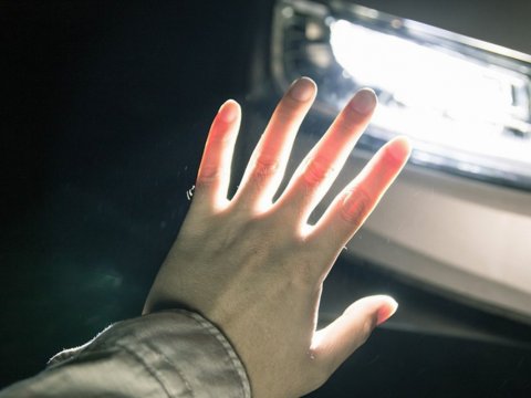 13 yaşlı qızı maşın vurub