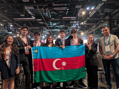 Məktəblilərimizdən daha bir möhtəşəm uğur!