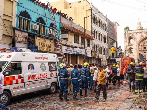 Hindistanda yanğında 17 nəfər ölüb, yarısı uşaqdır