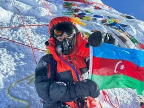 Everesti fəth edən müəllim: Universitet oxumaqla, diplom almaqla bitmir...