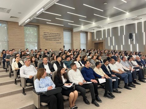 Qabiliyyət imtahanları üçün nəzarətçilər və rəhbərlərə təlimlərin keçirilir