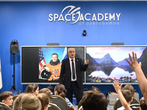Şagirdlər rusiyalı kosmonavtla görüşüb