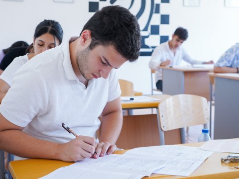 Abituriyentlərin ilk imtahanı üçün 18,9 milyon manat xərclənib