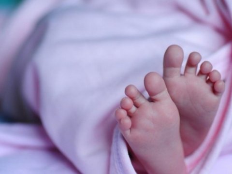 32 yaşlı qadının körpəsi&nbsp;ölü doğuldu
