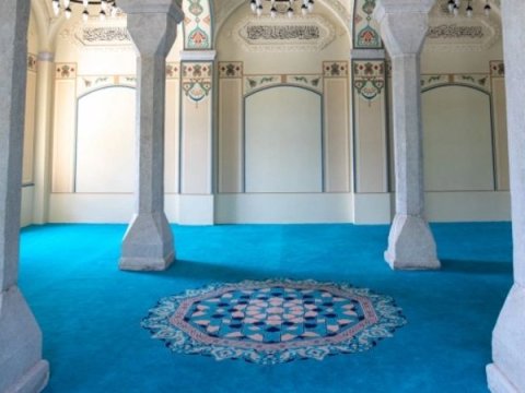 Məsciddə uşaqlara oyuncaq paylayanlar SAXLANILDI